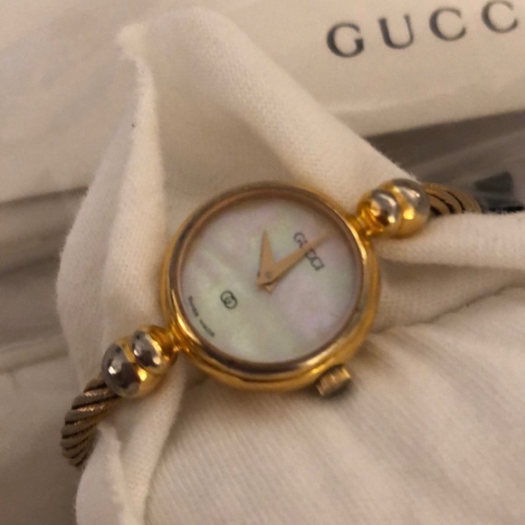 Final sale! Vintage Gucci Watch 2047 Gold Bracelet - Picture 2 of 6